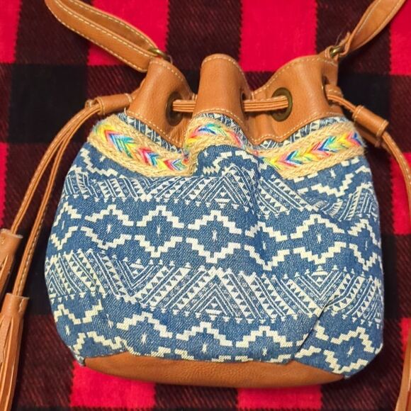 Claire's tassel dre string bucket bag crossbody purse Boho - Picture 2 of 11